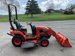 Tracteur Kubota BX2670 25cv avec tondeuse et chargeur frontal pour travaux de jardinage / Tracteur Kubota 25cv d'occasion pour travaux agricoles - Product Image 2