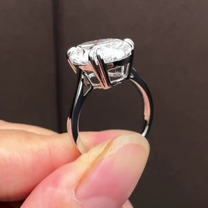 Anillo de compromiso con diamante ovalado de 7.00 ct cultivado en laboratorio, solitario tipo catedral, en color D-E-F, claridad VVSVS, certificado IGI, con engaste de 4 garras. - Product Image 2