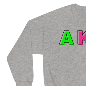 เสื้อสเวตเชิ้ตคอกลมพิมพ์ลายตราสัญลักษณ์ AKA ระดับโลก ผ้าฟลีซพรีเมียม เสื้อผ้าสำหรับชมรมหญิงชาวกรีก เสื้อคอกลม AKA สีเทาเฮเธอร์แบบสั่งทำพิเศษ - Product Image 4