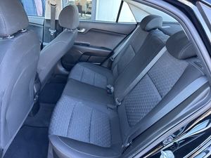 Kia Rio S 2023, Sedán con Tracción Delantera, Caja de Cambios Automática, Cámara Trasera, Asientos de Cuero, Colores Interiores Claros y Oscuros, Motor de 4L, Combustible Eléctrico, R16 - Product Image 6