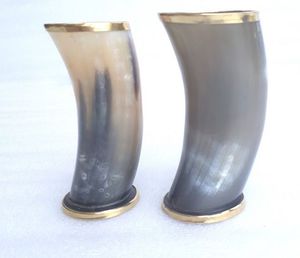 Taza de cuerno vikingo con grabado Natural 100% con asa, cuerno Premium, artesanías hechas a mano, artículos para beber, cocina para ocasiones navideñas - Product Image 3