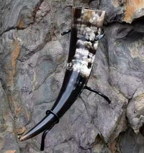 Mug en corne de buffle 100% naturel, fait à la main, mug à boire viking avec support en métal décoratif pour le salon et le bureau - Product Image 2