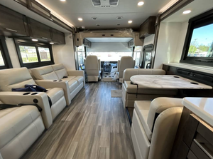 Autocaravana Usada Jaycoo Precept 36C Clase A, Años 2024-2025, en Venta - Product Image 3