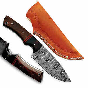 Couteau de chasse en acier Damas fait main avec gaine en cuir et manche en bois - Product Image 2