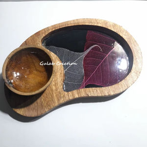 Assiette à collation en bois artisanale avec bol à sauce intégré Plateau de service rustique pour apéritifs, amuse-gueules et trempettes plaqué - Product Image 2