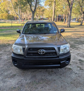 Conduite abordable - Véhicule d'occasion avec conduite à gauche |   Conduite à droite |   Toyota Tacoma Access Cab 2010, 33 000 km, boîte manuelle 5 vitesses - Product Image 1