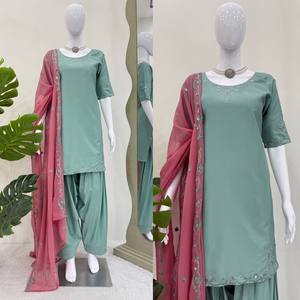 Chemisier de travail miroir traditionnel indien pakistanais Designer Choli Top Lehenga pour vêtements de fête pour Navratri été hiver saisons - Product Image 4