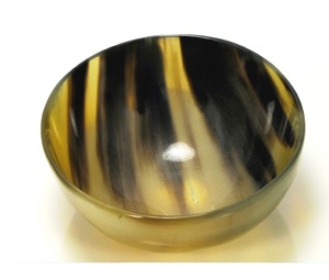 Bol en corne de buffle décoratif ultra brillant fabriqué à la main Bol d'offrande rituel poli à partir de corne véritable naturelle - Product Image 3