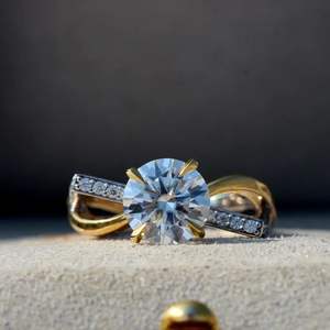 Anillo de compromiso de diamante de Plata de Ley 925 de estilo moderno, anillo de boda, anillo de compromiso de eternidad de diamante personalizado redondo para mujer y hombre - Product Image 4