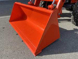 Tractor M7060HDC12 2019 - Potente Tractor Utilitario para Agricultura Profesional - Product Image 3