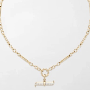 สร้อยคอแบบ T-Bar ดีไซน์เรียวบาง ประดับเพชรทรงกลม 12 เม็ด ผลิตในห้องปฏิบัติการ คุณภาพ GH-VS น้ำหนัก 0.44 กะรัต ทำจากทองคำ 14K สีเหลือง เหมาะสำหรับสวมใส่ทุกวัน หรือเป็นของขวัญ - Product Image 2