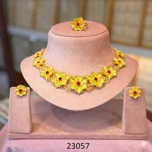 ชุดเครื่องประดับดีไซน์เนอร์เลียนแบบ 23057 ชุบทอง สร้อยคอและต่างหูลายดอกไม้ ประดับด้วยหินสีแดง ชุดทองประดับหินสีแดง - Product Image 1
