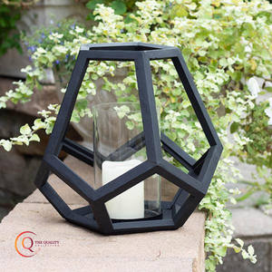 แนะนำโคมไฟรูปบ้านทันสมัยมีสไตล์ที่ออกแบบมาพร้อมกรอบโลหะที่เพรียวบางและสภาพแวดล้อมฐานไม้แบบเรียบง่าย - Product Image 4