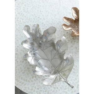 ถาดเสิร์ฟตกแต่งลายใบโอ๊คสีเงินอะลูมิเนียม ของตกแต่งบ้าน ของประดับตกแต่ง ของโชว์บนโต๊ะ - Product Image 2