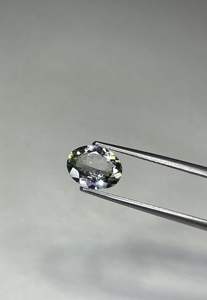 พลอยแทนซาไนต์ธรรมชาติคุณภาพดีที่สุด สีเขียวพรีเมียม ทรงรีเจียระไน สำหรับใช้ในงานขายส่งเครื่องประดับ - Product Image 4