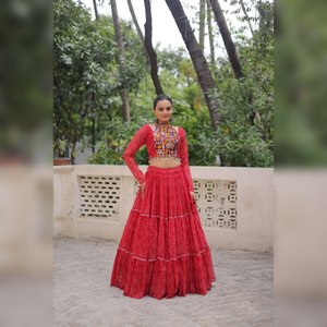 ชุดเสื้อชินอน lehenga แบบดั้งเดิมดีไซเนอร์พร้อมเสื้อคลุมแบบมีรอยจีบสำหรับงานปาร์ตี้งานบอลลีวู้ด - Product Image 1