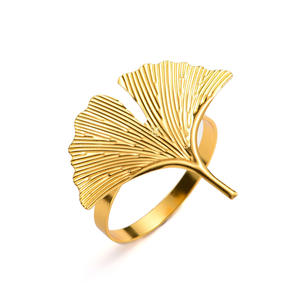 แหวนรัดผ้าเช็ดปากสแตนเลสสตีล รุ่น BRUSHSTROKE BLISS ดีไซน์ใบไม้สวยงาม หรูหรา เป็นมิตรต่อสิ่งแวดล้อม เพิ่มความประณีต - Product Image 1