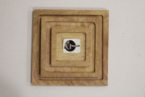 Bandeja de madera en forma cuadrada Diseño liso personalizado para cocina Hogar Restaurante Placa de madera cuadrada al precio más bajo Tradnary Pvt Ltd - Product Image 3