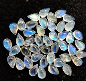 Natural Rainbow Moonstone Pear 8X12mm Cabochon Flat Back Blue Flashy Piedra preciosa suelta de alta calidad - Product Image 4