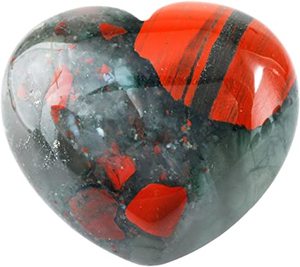 Los corazones naturales de piedra de sangre africana son una variedad de Calcedonia verde intenso, un cuarzo Cripto cristalino, salpicado de jaspe rojo - Product Image 3