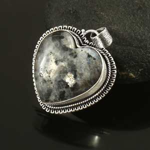Collier pendentif Larvikite fabriqué à la main en forme de coeur bijoux en pierres précieuses en argent Sterling 925 cadeau d'anniversaire élégant - Product Image 4