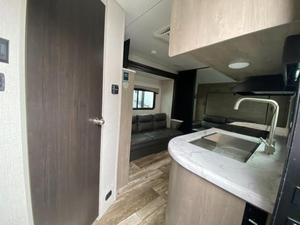 Camping-car V-e-n-t-u-r-e RV S-o-n-i-c SN200VML d'occasion 2020 prêt à être vendu - Product Image 5