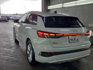 Audi Q4 e-tron 2024 en parfait état - Product Image 3