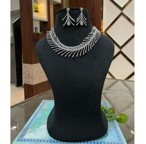 Conjunto de Collar y Aretes con Piedras de Circonita Cúbica Plateadas de Primera Calidad, Estilo Elegante, para Bodas, Colección para Mujer - Product Image 1