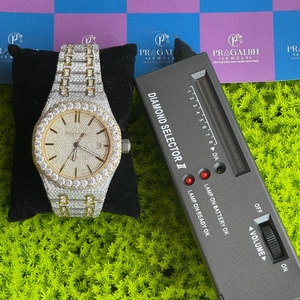 นาฬิกาอัตโนมัติสองสี iced OUT VVS Moissanite ตัวเรือนเพชรแปดเหลี่ยมขอบสีทองสำหรับสุภาพบุรุษ - Product Image 1