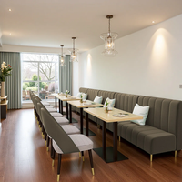 Ensemble de meubles de restaurant modernes en bois massif, sièges rembourrés, tables et chaises de restaurant pour café, hôtel