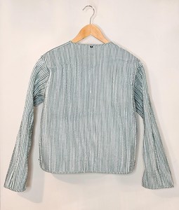 Nouvelle arrivée veste de travail pour femmes imprimé de la jungle vintage en soie recyclée sari matelassée à la main - Product Image 3