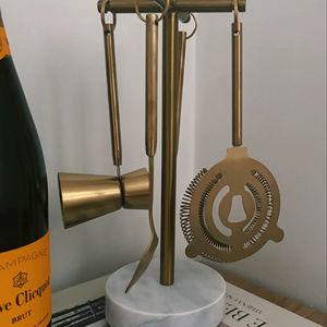 Juego de Herramientas de Bar Modernas con Acabado Dorado, con Soporte y Base de Mármol, para Exhibición en Bares Domésticos, Eventos y Entretenimiento Elegante, de la India - Product Image 1