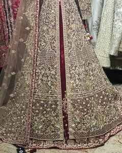 ชุดเดรสเลเฮงกาชิโอลีปักด้วยมือสไตล์แฟนซีสำหรับผู้ชื่นชอบเสื้อผ้าอินเดียและปากีสถาน - Product Image 1