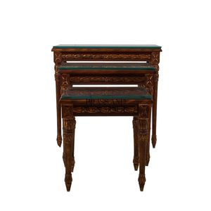 Ensemble de tables gigognes classiques en bois foncé avec dessus en verre et détails décoratifs sculptés à la main pour une décoration intérieure élégante - Product Image 6