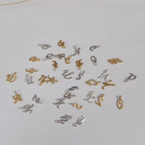 สร้อยคอตัวอักษร A TO Z Charm - Estate สร้อยคอพร้อมจี้ชื่อตัวอักษรเริ่มต้นสีทองและเงินสร้อยคอสไตล์วินเทจสำหรับวงแหวน