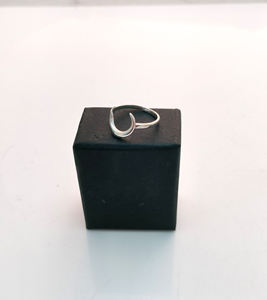 แหวนพลอยเงินสเตอร์ลิง925ทึบไม่ซ้ำใครมาใหม่พร้อมการกำหนดหนามเตยสไตล์น่ารักสำหรับงานเลี้ยงและงานแต่งงานของผู้หญิง - Product Image 1