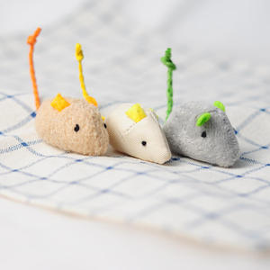 Jouet à mâcher interactif en peluche pour chat, en forme de souris, avec herbe à chat, pour le nettoyage des dents, vente en gros - Product Image 2