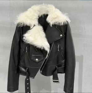 Vestes en cuir véritable de moto isolées et chaudes au design unique Vestes en cuir de mouton à bas prix pour femmes avec fourrure - Product Image 1