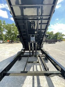 Remolque de Aluminio de Doble Eje con Elevación Hidráulica 7x14 para Transporte Pesado - Product Image 1