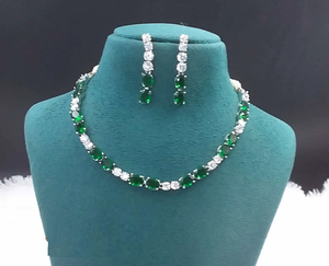 Ensemble de bijoux Festive Shine AD en laiton Prêt pour la fête Looks glamour disponibles à la vente à un prix abordable - Product Image 1