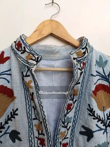 Veste courte de broderie Suzani pour femmes de qualité supérieure vêtements de plage d'hiver robe matelassée avec cadeau de conception brodée pour elle - Product Image 2