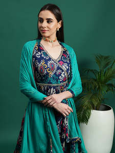 Colección Étnica Exclusiva de Diseñador para Mujer, Traje de Fiesta Azul con Bordado, Anarkali de Poliéster para Verano, Kurta, Pantalón y Dupatta - Product Image 4
