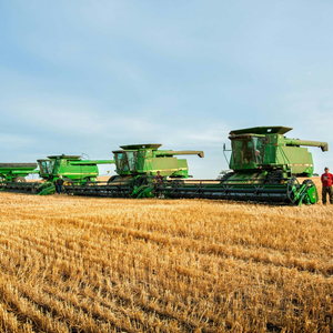 Moissonneuse-batteuse pour l'exportation Compacte mais puissante, adaptée aux opérations agricoles professionnelles - Product Image 1