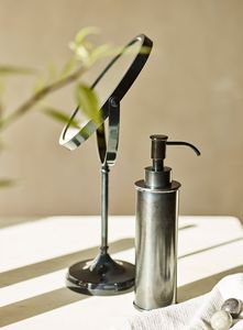 Distributeur de savon en métal au fini élégant, pompe à liquide en acier lisse, accessoire de salle de bain minimaliste et moderne - Product Image 5