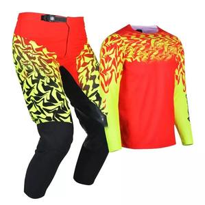 T-shirt de style course en polyester 100% pour hommes, séchage rapide et protection solaire, coupe droite, tissu en tricot sans poche, nom de l'équipe personnalisable - Product Image 4