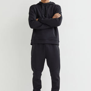 กางเกงจ็อกเกอร์ผ้าฝ้ายสีดำแบบยืดหยุ่นสำหรับผู้ชาย สไตล์สตรีทแวร์ รับผลิตตามสั่งพร้อมปักโลโก้ของคุณ - Product Image 1