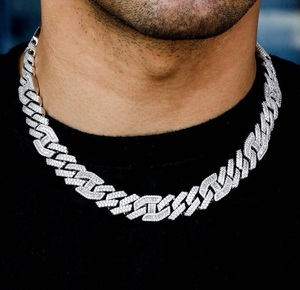 Cadena Cubana de Lujo AAAA de 6mm en Oro Vermeil con Diamantes Moissanita Redondos Blancos de Plata 925 - Product Image 1