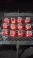 Améliorez le parfum agréable de votre chicha grâce au charbon de coco en forme de cube pour une séance de chicha.