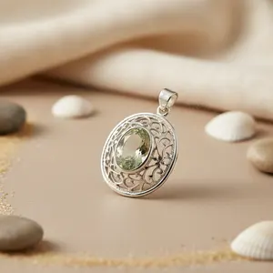 Colgante de Cuarzo Ovalado en Oro Rosa Hecho a Mano con Diseño de Filigrana - Product Image 2