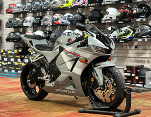 BEST-SELLER 2026 HONDA CBR1000RR MOTO SPORTIVE NEUVE HOMOLOGUÉE ROUTIERE DISPONIBLE EN STOCK - Product Image 5